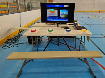 Enfants participant à un buzzer quiz sécurité routière  Reproduction interdite -Prev2r