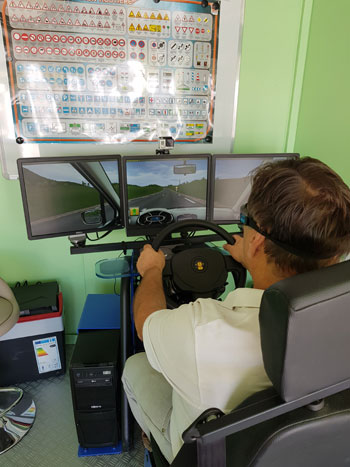 Lunettes et simulateur de conduite.